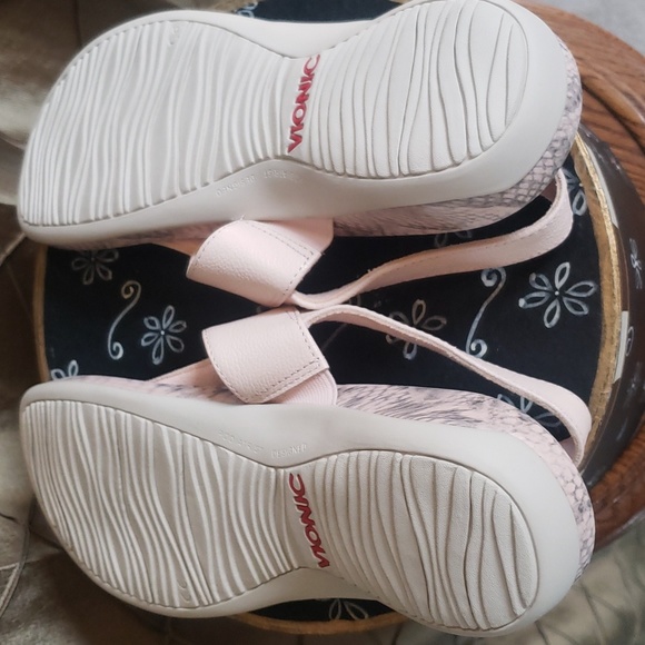 NWOT- Vionic ‘Rest Tala’ T-Strap Sandals - Picture 9 of 9
